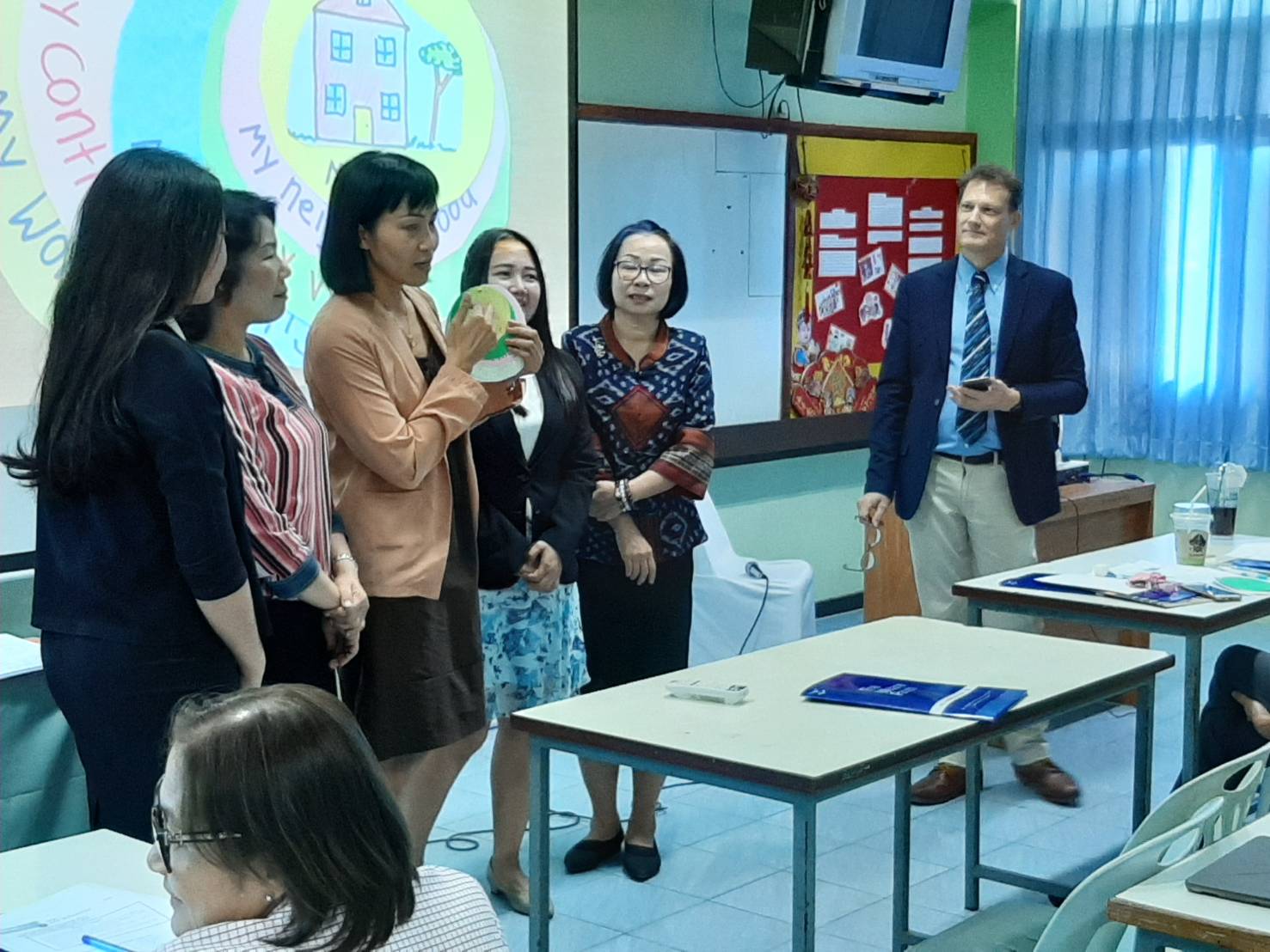 Focus and Move it : Putting the course materials into action at Singsamut School, Chon Buri